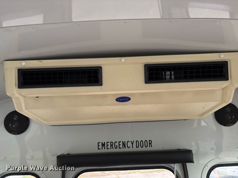 image for item DY0492 2005 Chevrolet Express G3500 shuttle bus