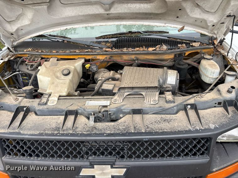 image for item DY0492 2005 Chevrolet Express G3500 shuttle bus