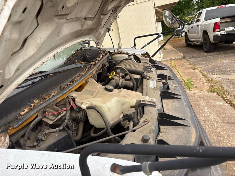 image for item DY0492 2005 Chevrolet Express G3500 shuttle bus