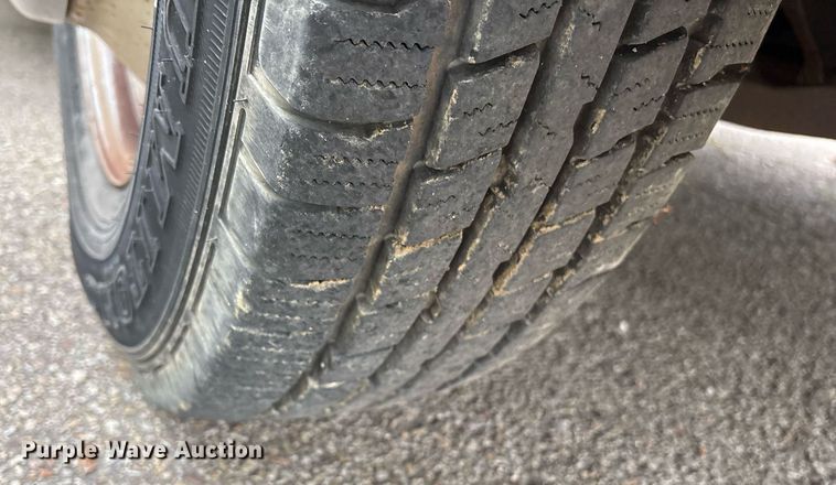 image for item DY0492 2005 Chevrolet Express G3500 shuttle bus