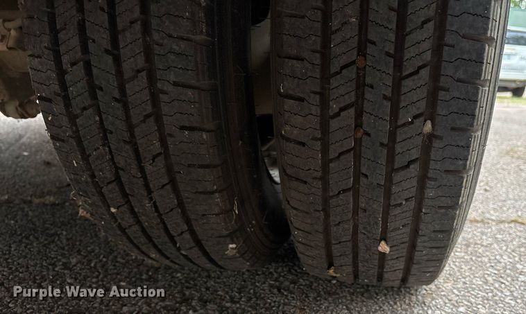 image for item DY0492 2005 Chevrolet Express G3500 shuttle bus