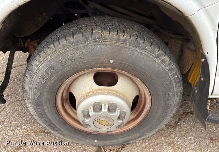 image for item DY0492 2005 Chevrolet Express G3500 shuttle bus