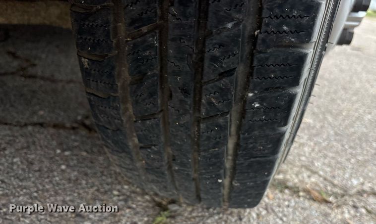 image for item DY0492 2005 Chevrolet Express G3500 shuttle bus