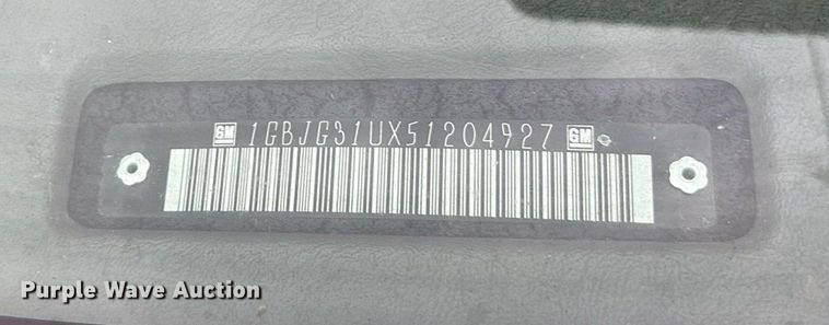 image for item DY0492 2005 Chevrolet Express G3500 shuttle bus