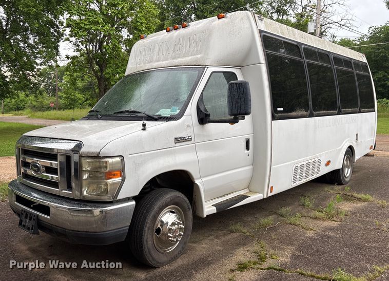 image for item DY0493 2009 Ford E450 shuttle bus