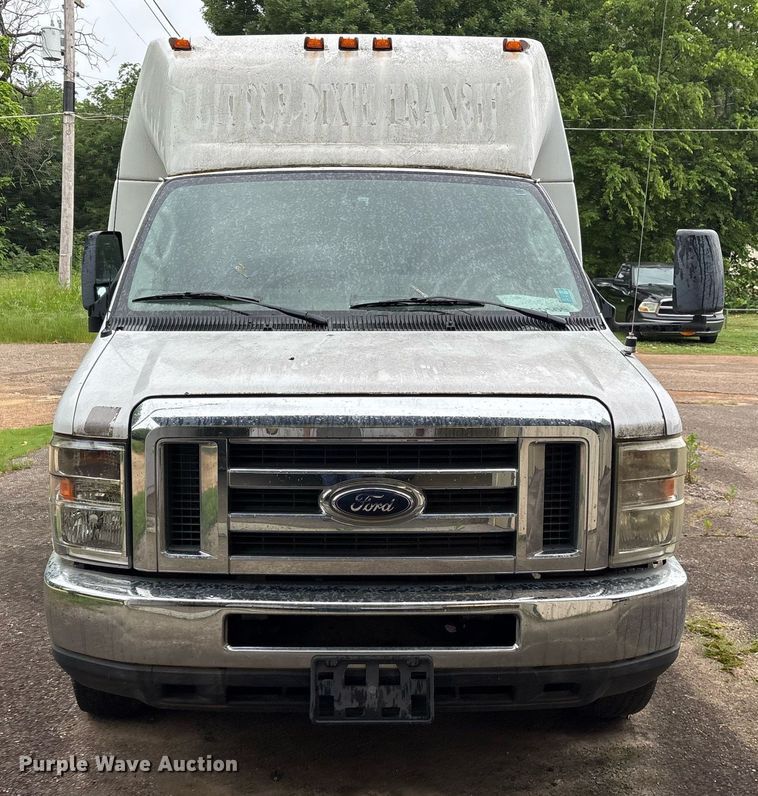 image for item DY0493 2009 Ford E450 shuttle bus
