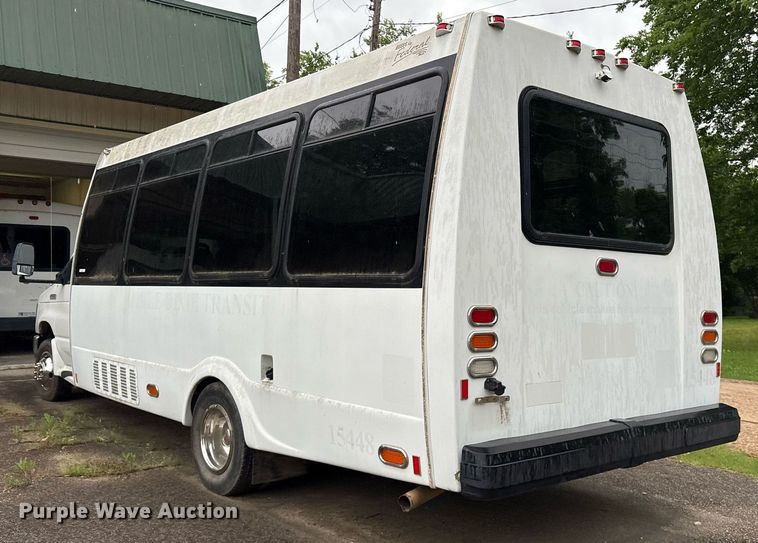 image for item DY0493 2009 Ford E450 shuttle bus