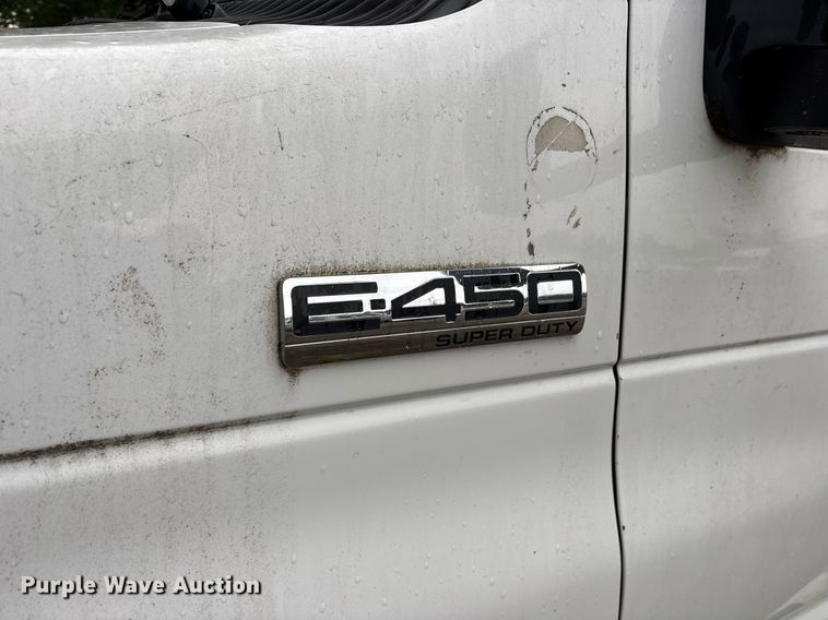 image for item DY0493 2009 Ford E450 shuttle bus