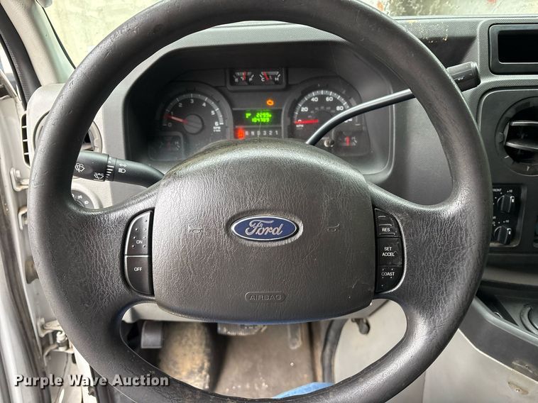 image for item DY0493 2009 Ford E450 shuttle bus