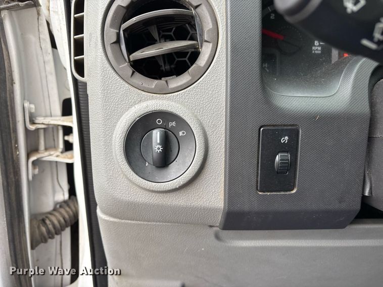 image for item DY0493 2009 Ford E450 shuttle bus