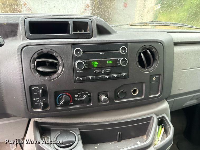 image for item DY0493 2009 Ford E450 shuttle bus