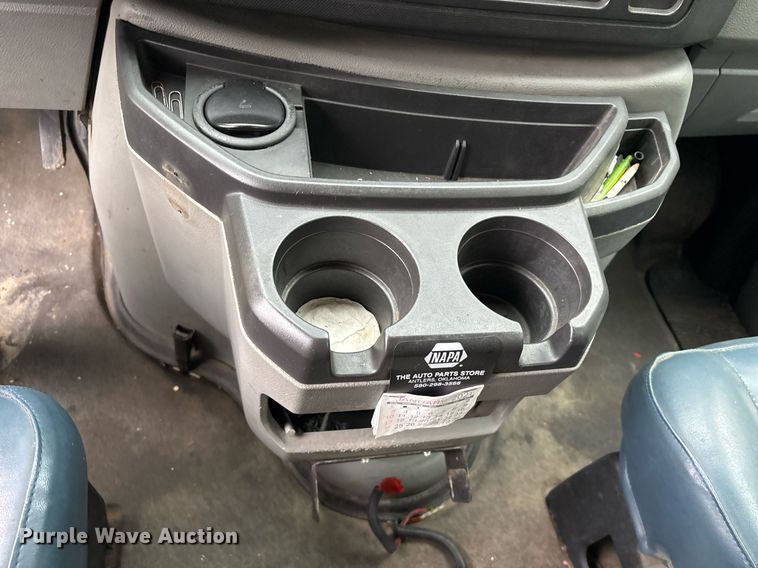 image for item DY0493 2009 Ford E450 shuttle bus