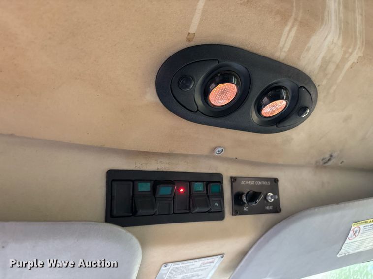 image for item DY0493 2009 Ford E450 shuttle bus