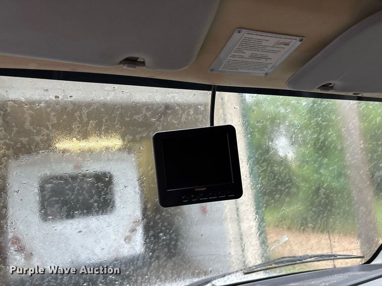 image for item DY0493 2009 Ford E450 shuttle bus