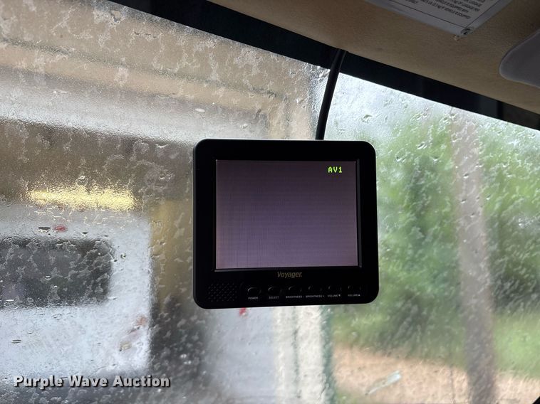 image for item DY0493 2009 Ford E450 shuttle bus