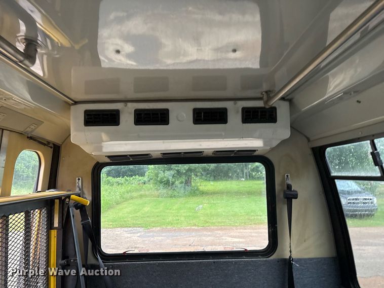 image for item DY0493 2009 Ford E450 shuttle bus