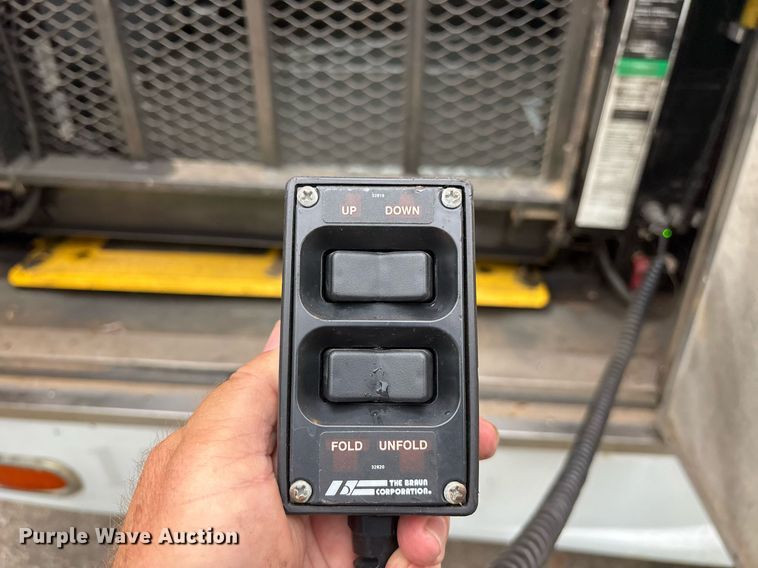 image for item DY0493 2009 Ford E450 shuttle bus