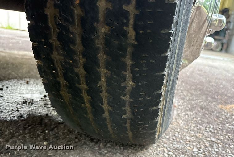 image for item DY0493 2009 Ford E450 shuttle bus