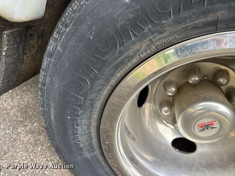 image for item DY0493 2009 Ford E450 shuttle bus