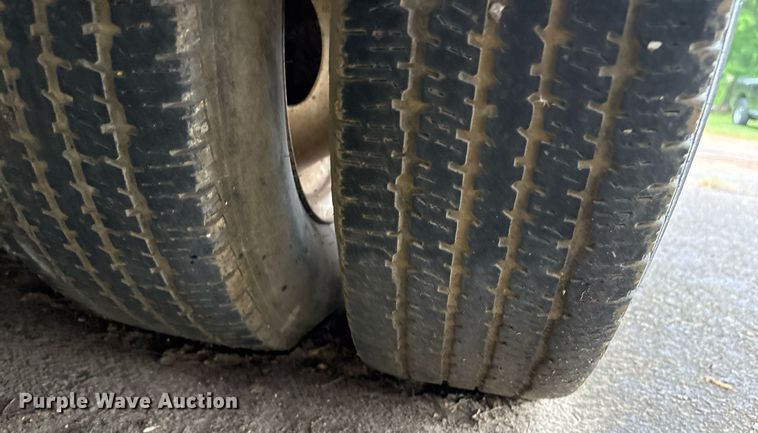 image for item DY0493 2009 Ford E450 shuttle bus