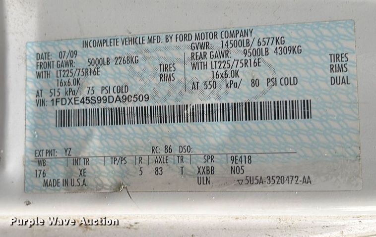 image for item DY0493 2009 Ford E450 shuttle bus