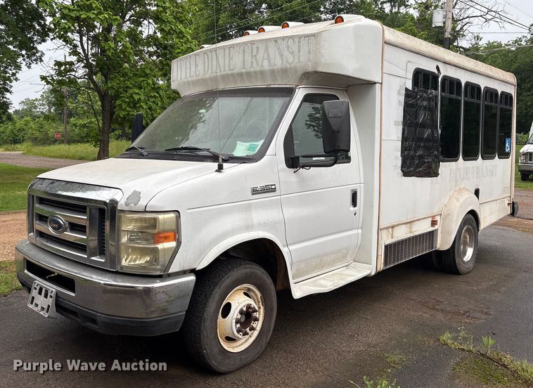 image for item DY0494 2008 Ford E350 shuttle bus