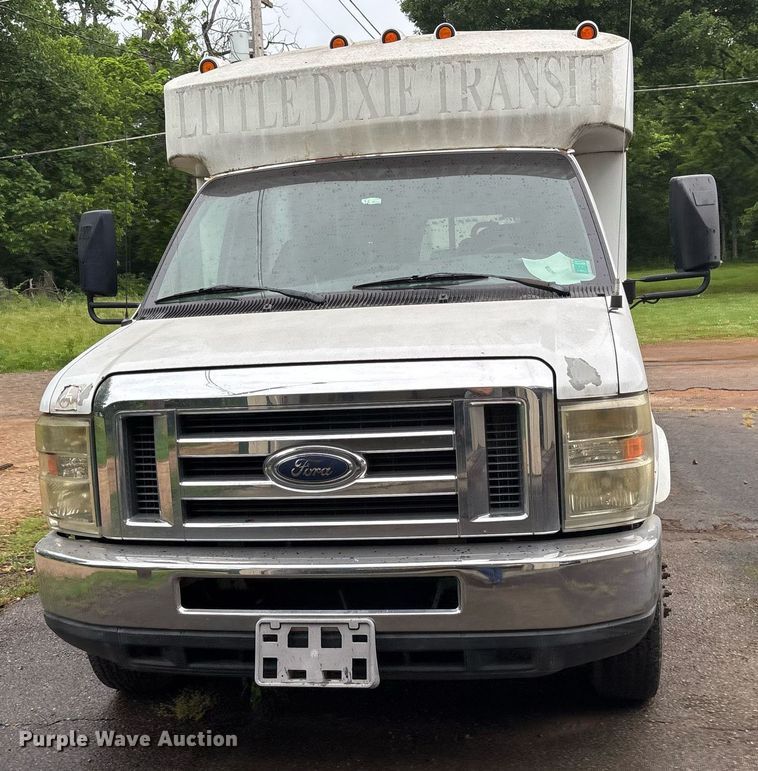 image for item DY0494 2008 Ford E350 shuttle bus