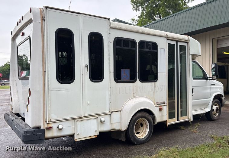 image for item DY0494 2008 Ford E350 shuttle bus