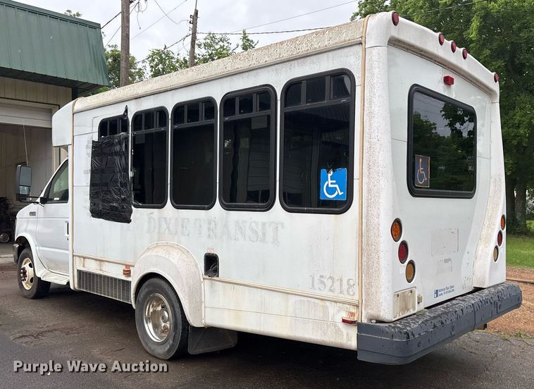 image for item DY0494 2008 Ford E350 shuttle bus