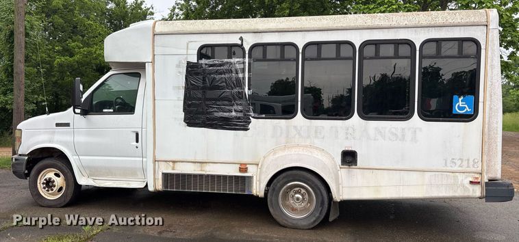 image for item DY0494 2008 Ford E350 shuttle bus