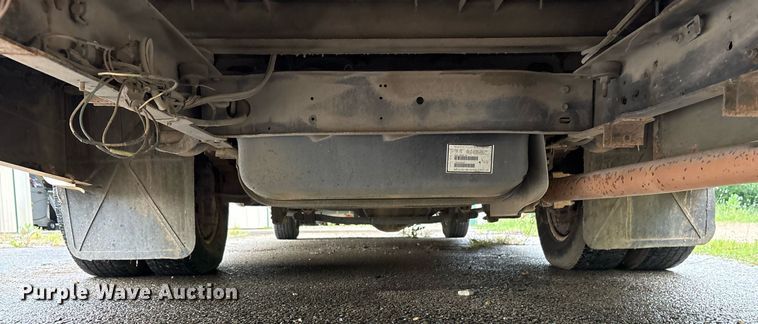 image for item DY0494 2008 Ford E350 shuttle bus