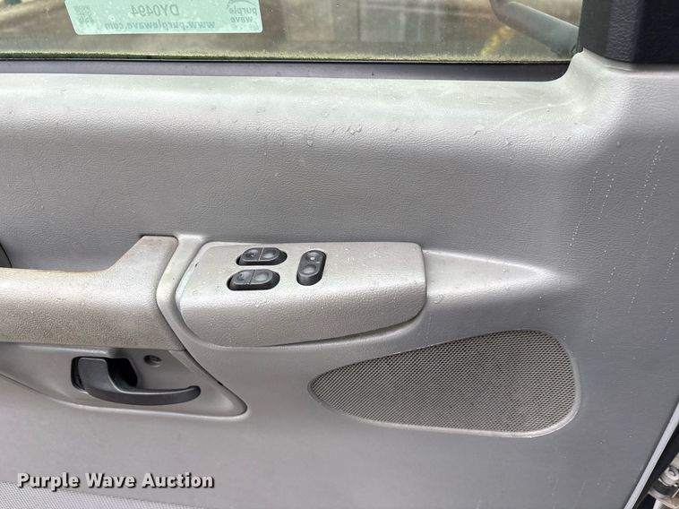 image for item DY0494 2008 Ford E350 shuttle bus