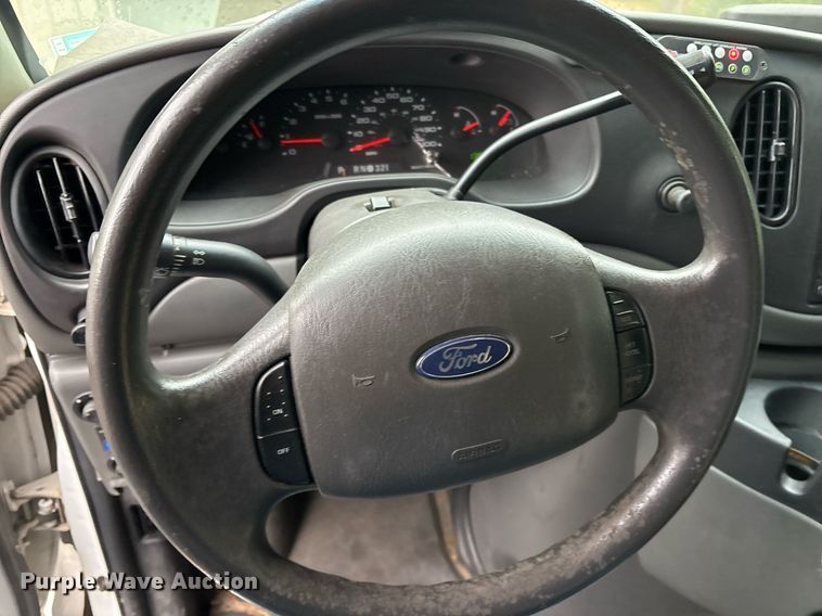 image for item DY0494 2008 Ford E350 shuttle bus