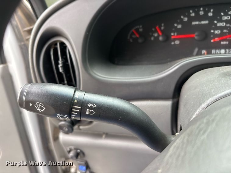 image for item DY0494 2008 Ford E350 shuttle bus