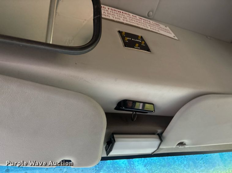 image for item DY0494 2008 Ford E350 shuttle bus