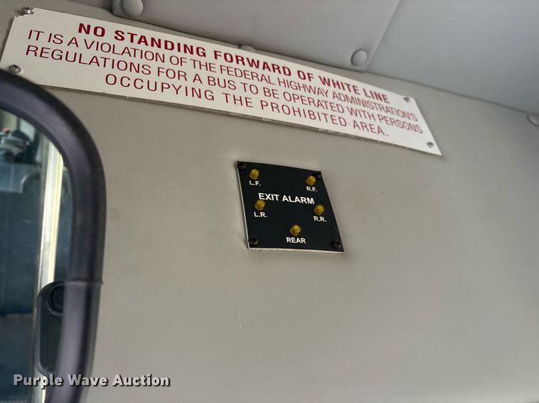 image for item DY0494 2008 Ford E350 shuttle bus