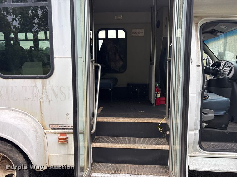 image for item DY0494 2008 Ford E350 shuttle bus