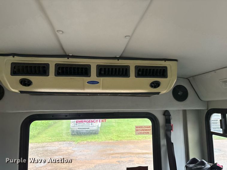 image for item DY0494 2008 Ford E350 shuttle bus