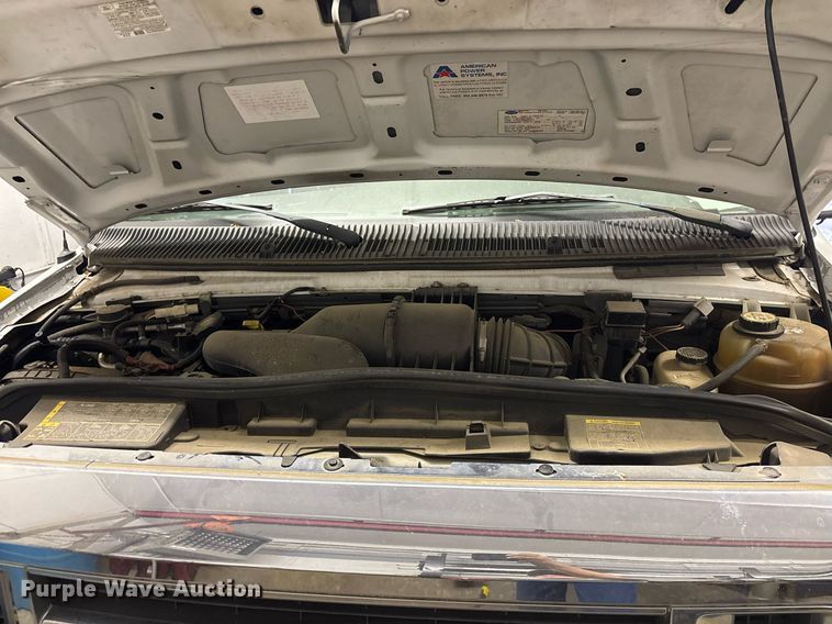 image for item DY0494 2008 Ford E350 shuttle bus