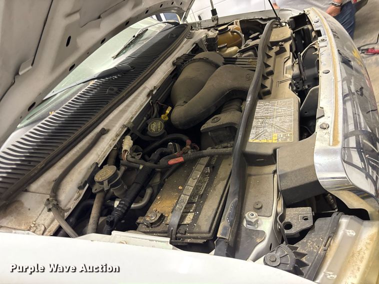 image for item DY0494 2008 Ford E350 shuttle bus