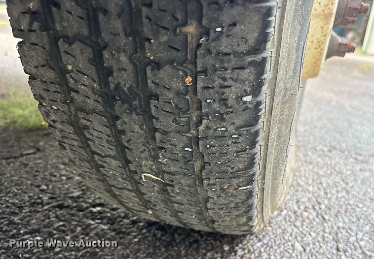 image for item DY0494 2008 Ford E350 shuttle bus