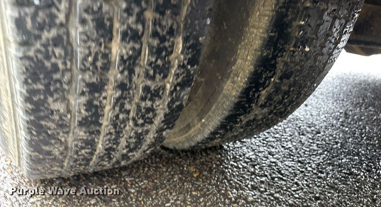 image for item DY0494 2008 Ford E350 shuttle bus