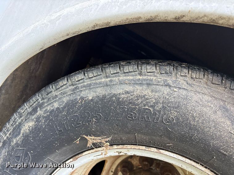 image for item DY0494 2008 Ford E350 shuttle bus