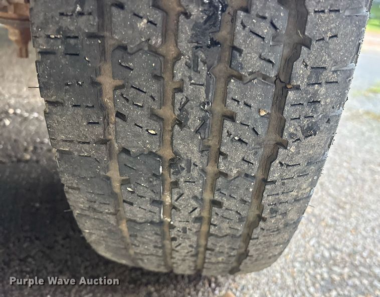 image for item DY0494 2008 Ford E350 shuttle bus