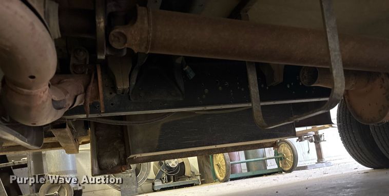 image for item DY0494 2008 Ford E350 shuttle bus