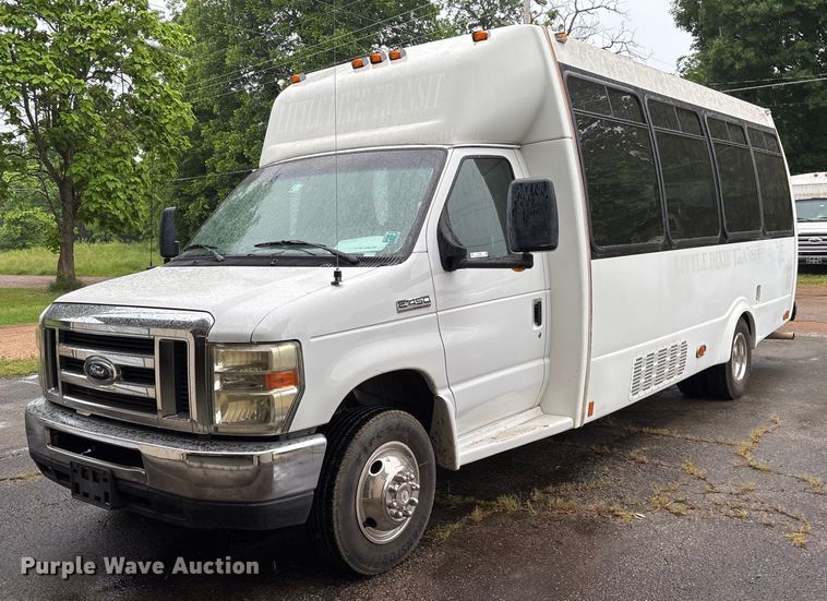 image for item DY0495 2009 Ford E450 shuttle bus