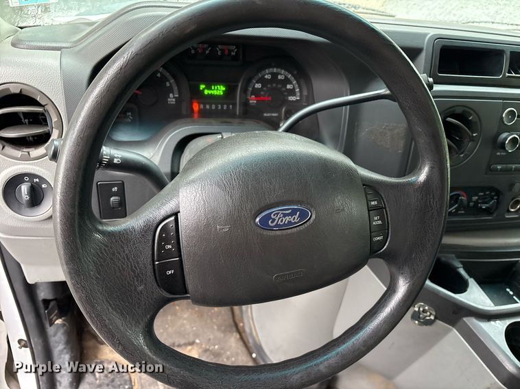 image for item DY0495 2009 Ford E450 shuttle bus