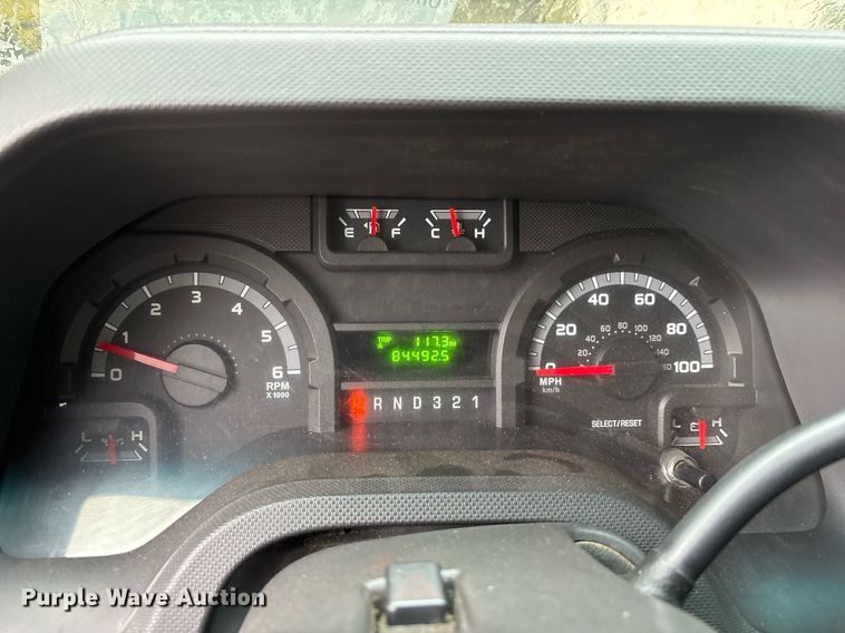 image for item DY0495 2009 Ford E450 shuttle bus