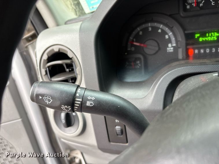 image for item DY0495 2009 Ford E450 shuttle bus