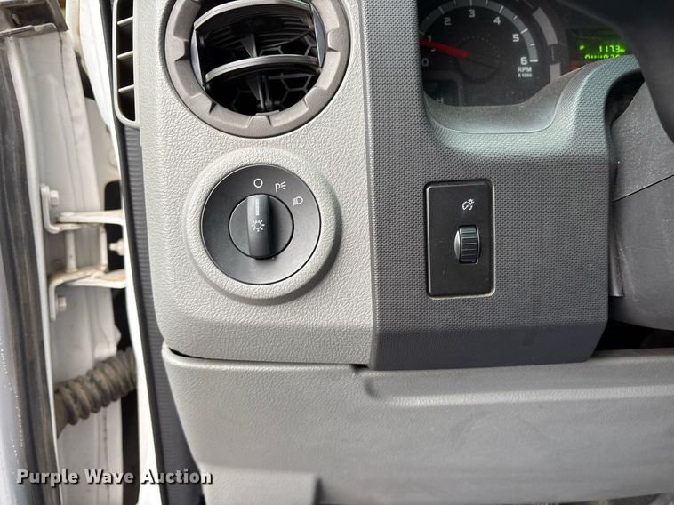 image for item DY0495 2009 Ford E450 shuttle bus